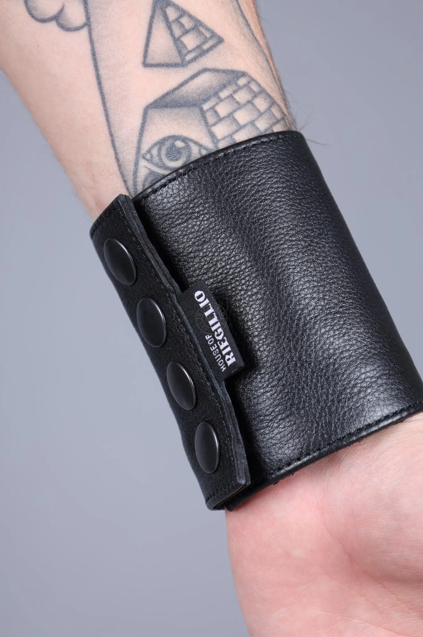 Black Leather Puppy Wrist Wallet - Army Green